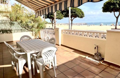 Cambrils Casa | Casa cómoda delante de la playa con vista al mar