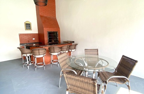 Caioba Casa | Casa Caiobá! 4 Quartos com Ar-cond., 4 Vagas de Estacionamento, Amplo Quintal!