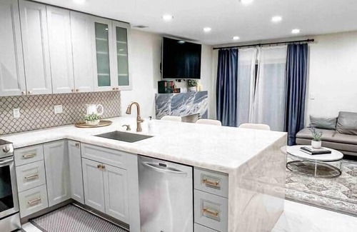 South Lake Casa | Casa Calacatta: Contemporary Design + Elegance