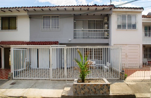 Cali Casa | CASA TOTALMENTE RENOVADA CON TODA LAS COMODIDADES Y CARACTERISTICAS DE ALTA GAMA