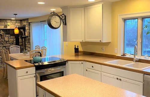 Saunderstown Casa | Casa Calypso-10 minutes to Newport and Narragansett. Walk to beach!
