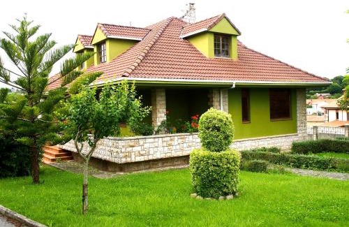 Alfoz de Lloredo Casa | Casa Camelia