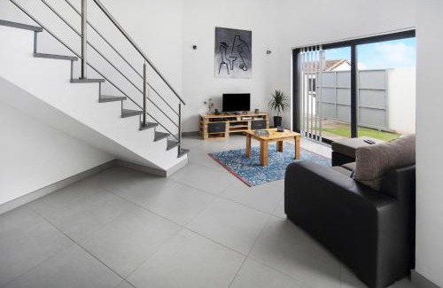 Porto Judeu Casa | Casa Caminho da Esperança