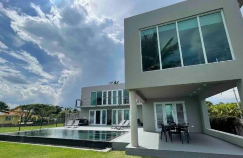 Dos Bocas Apartamento | Casa Campestre frente a la Playa Puerto Rico