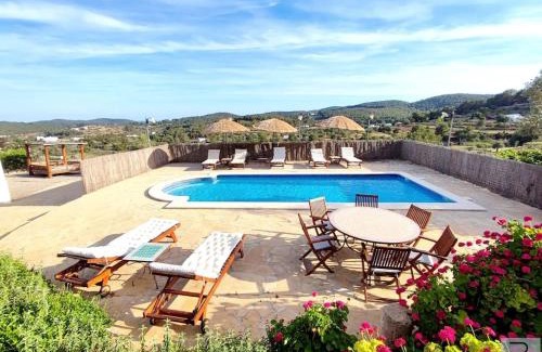 Santa Gertrudis Casa | Casa Can Lluc con piscina, jardín y vista al campo