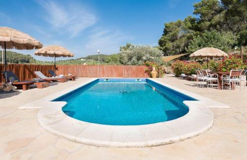 Santa Gertrudis Casa | Casa Can Lluc con piscina, jardín y vista al campo