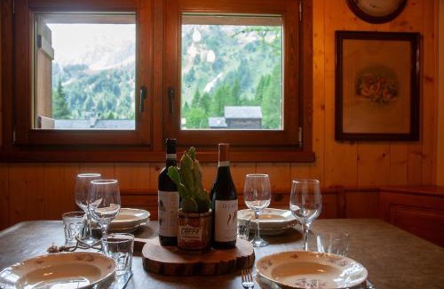 Cantone Chalet De Esquí | Casa Cantone Devero-baita storica con balcone e giardino, posizione comoda e soleggiata- spazio biciclette