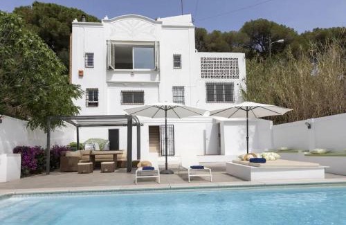 El Canyet Casa | CASA CANYET con piscina a un paso de Barcelona y la playa