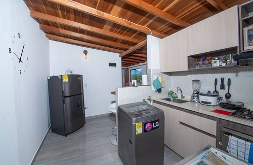 Guayabal Apartamento | Casa cerca al Poblado, central, moderna y acogedora