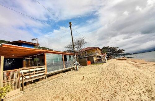 Ribeirao da Ilha Casa | Casa charmosa pé na areia por do sol