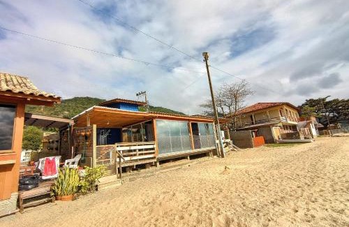 Ribeirao da Ilha Casa | Casa charmosa pé na areia por do sol