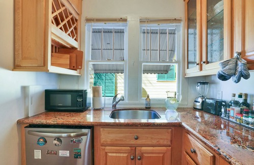 Southside Casa | Casa Cielo Walk to Intracoastal & Antique Shops