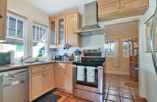 Southside Casa | Casa Cielo Walk to Intracoastal & Antique Shops
