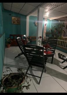Leon Casa | Casa Cisneros Bed & Breakfast