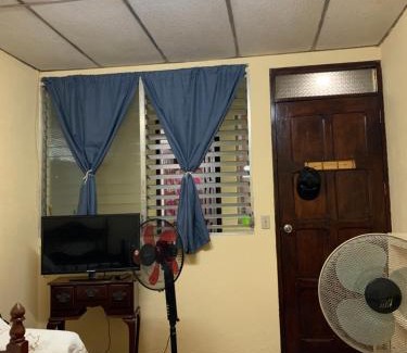 Leon Casa | Casa Cisneros Bed & Breakfast