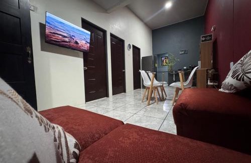 Los Angeles Casa | Casa Colibrí Encanto Rústico y Comodidad Moderna -La Fortuna