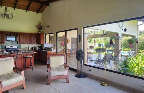 Mercedes Casa | Casa Colibrí – Tranquil Retreat Surrounded by Nature