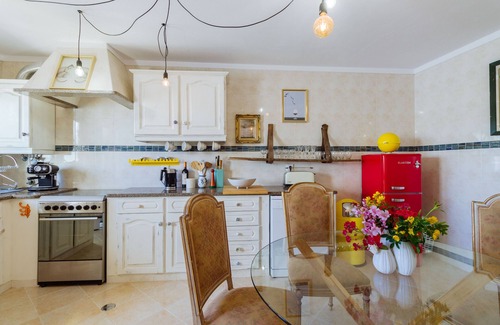 Vila do Bispo Apartamento | Casa colorida, a unique, colorful home for 4 people in Vila do Bispo