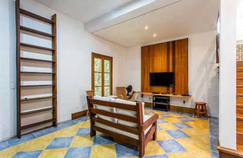 Cidade Jardim Tom Casa | Casa com área gourmet em condomínio perto da praia