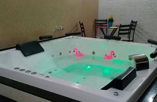 Trindade Casa | Casa com 2 quartos e banheira de Hidromassagem