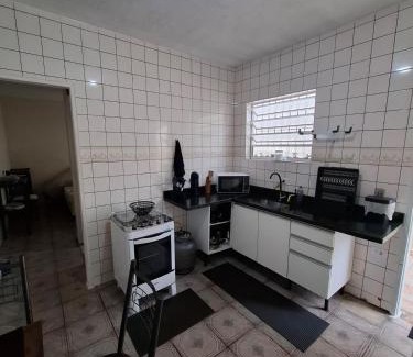 Raul Cury Casa | Casa com churrasqueira e piscina