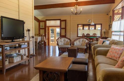 Alto da Boa Vista Casa | Casa com lareira e lazer, em Campos do Jordao SP