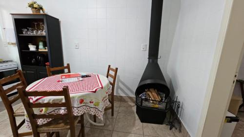 Fenavinho Casa | Casa com Lareira e Ar Condicionado Bem Localizada