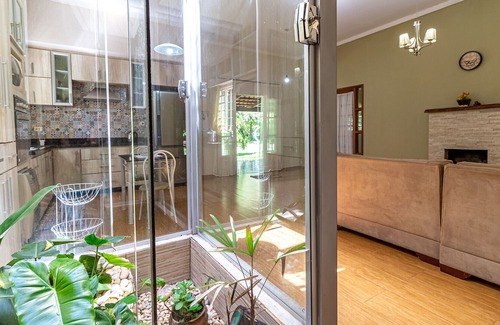 Goiania Casa | Casa com lareira, piscina e muito lazer em Goiânia