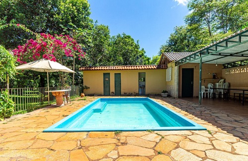 Goiania Casa | Casa com lareira, piscina e muito lazer em Goiânia