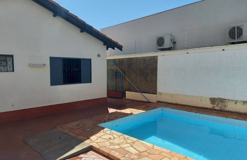 Nasser Casa | Casa com Piscina, 3 Qtos, Cabe 10 Pessoas. Próximo ao Shopping Campo Grande