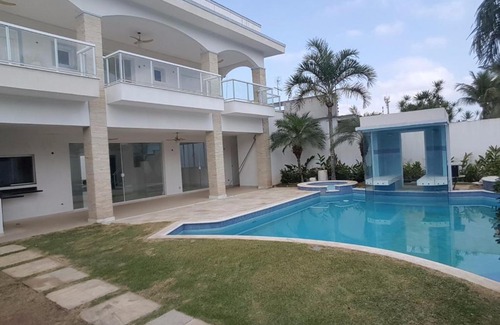 Jardim Virginia Casa | Casa com piscina a 150m da praia da Enseada