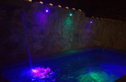 Tupy Casa | Casa com Piscina Aquecida, Churrasqueira e Wi-fi, lado praia de Itanhaém
