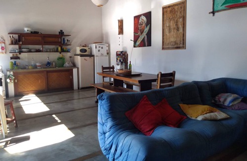 Estufa I Casa | Casa com Piscina e Churrasqueira em Ótima Localização