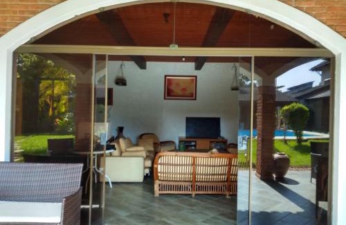 Pereque Casa | Casa com piscina em condomínio fechado no Guarujá