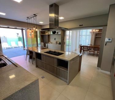 Sambaqui Casa | Casa com piscina, frente ao mar