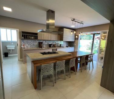 Sambaqui Casa | Casa com piscina, frente ao mar