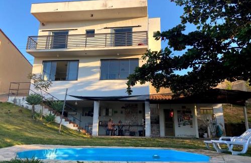 Ijaci Casa | Casa com piscina fundo pra represa e AR Condicionado CasinhaBrancaDeVaranda