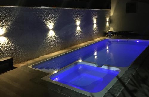 Jardim Rio da Praia Casa | Casa com Piscina Grande e Hidro