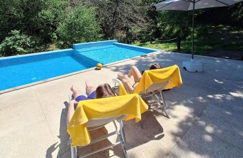 Parada de Bouro Casa | Casa com piscina privada e jacuzzi no Gerês