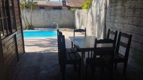 Matinhos Casa | Casa com Piscina Tv e Wi-fi, pertinho do Mar