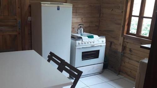 Matinhos Casa | Casa com Piscina Tv e Wi-fi, pertinho do Mar