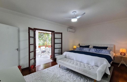Jardim Acapulco Casa | Casa com piscina, varanda e lazer em condomínio