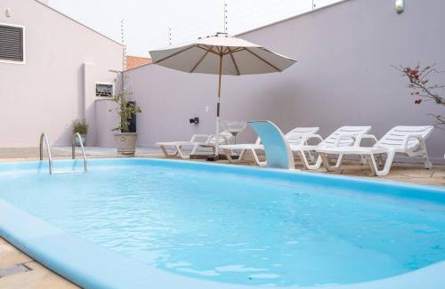 Itacolomi Casa | Casa Completa com Piscina Churrasqueira Sinuca Wi-Fi e Garagem para 4 Carros a 350m da Praia Acomoda 12 Pessoas, 4 Quartos com Ar-Condicionado