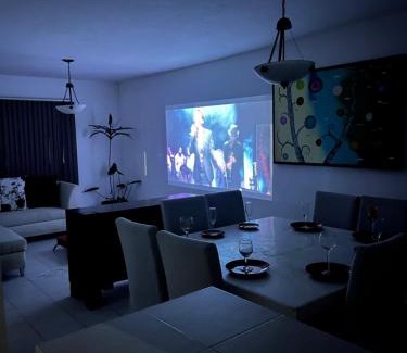 Torreón Casa | Casa completa y equipada 4 habitaciones 6 camas asador y juguetes para niños A 10 minutos de parques industriales, clínicas 71 y 16 del IMSS y del ISSSTE