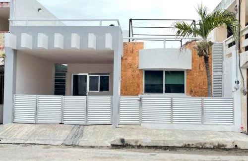 Municipio de Progreso Casa | Casa con alberca en el centro de Puerto Progreso
