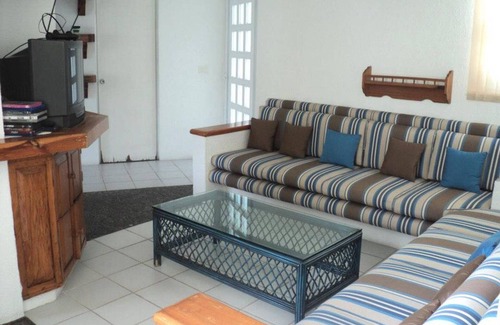 Xochitepec Casa | Casa con alberca y hermosos jardines en condominio, Santa Fe, Xochitepec Morelos