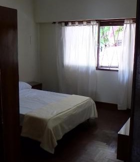 La Plata Apartamento | Casa con garage y patio - 6 personas - 26 y 45