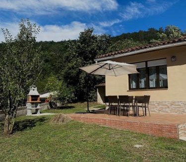 Luena Casa | Casa con jardín en la montaña de los valles pasiegos