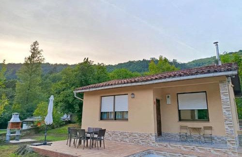 Luena Casa | Casa con jardín en la montaña de los valles pasiegos
