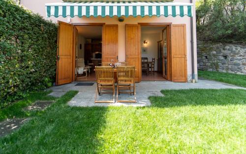 Sala Comacina Apartamento | Casa con parcheggio, piscina giardino, barbecue